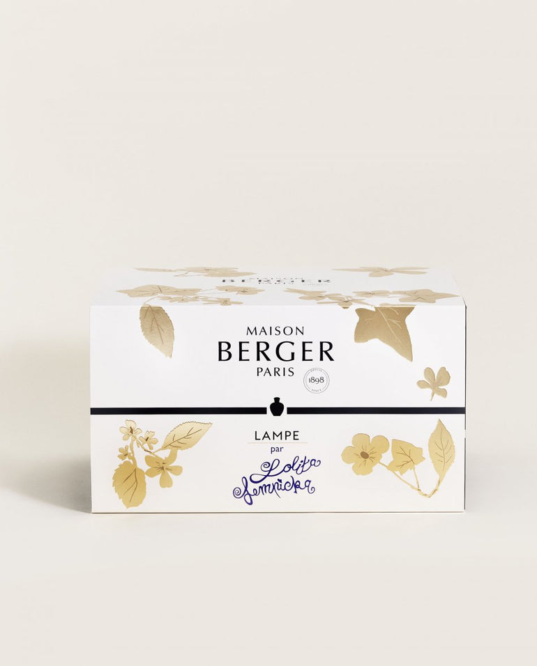 Maison Berger Paris - La collection Maison Berger x Lolita Lempicka arbore  le célèbre bleu parme du flacon iconique Mon Premier Parfum de Lolita  Lempicka 💙