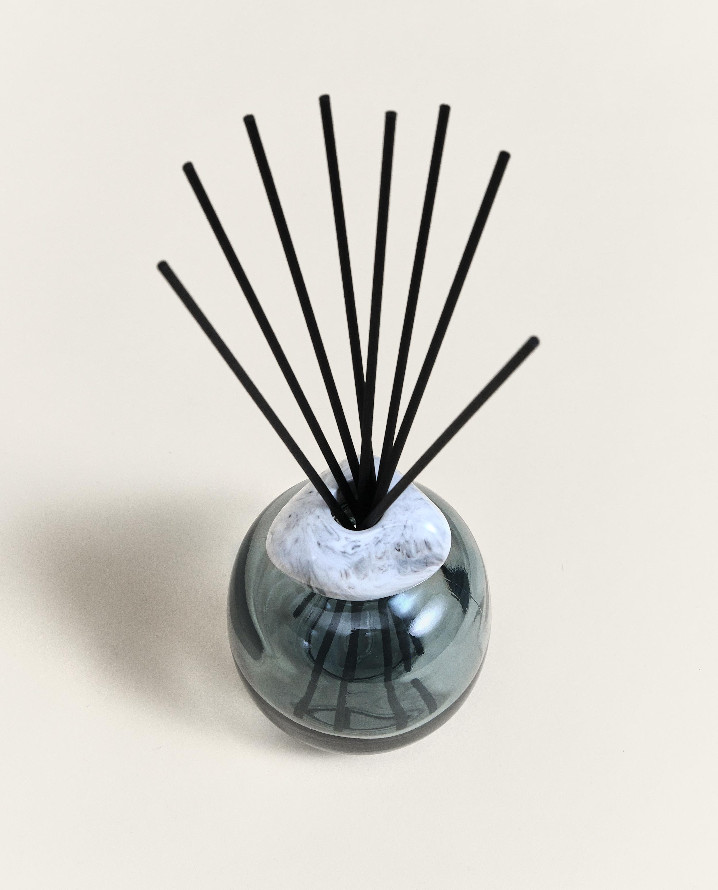 Mineral Blue/White Reed Diffuser Gift Set with Pure White Tea